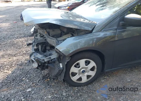 2017 Ford Focus S из США, поврежденный, VIN 1FADP3E23HL256853